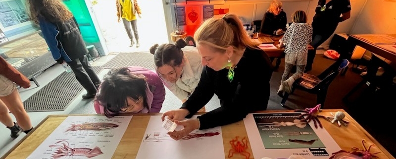 Professor Gretta Pecl talking about squid at the Squidfest Beaker Street science bar in 2022