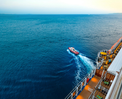 Tug boat and cruise ship edge